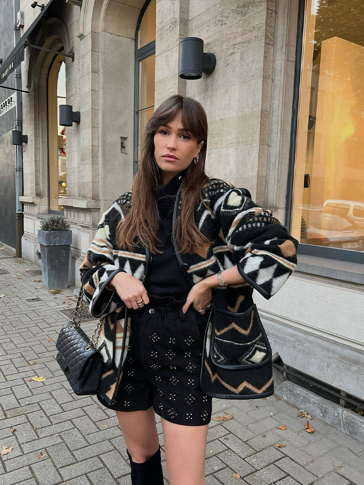 Amaris – Oversized Autumn Jacket – Warm Fabric – Black Print 4